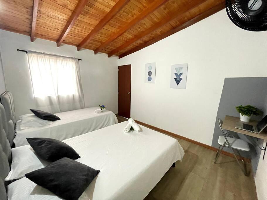 Tu Hogar En 20 Personas Сasa de vacaciones Medellín